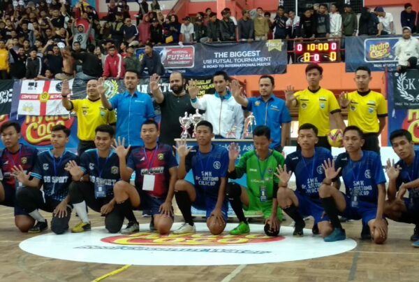DISEMINASI INFORMASI INSERT CONTENT DALAM UPACARA PEMBUKAAN HYDRO COCO CUP NATIONAL FUTSAL TOURNAMENT WILAYAH BARLINGMASCAKEB