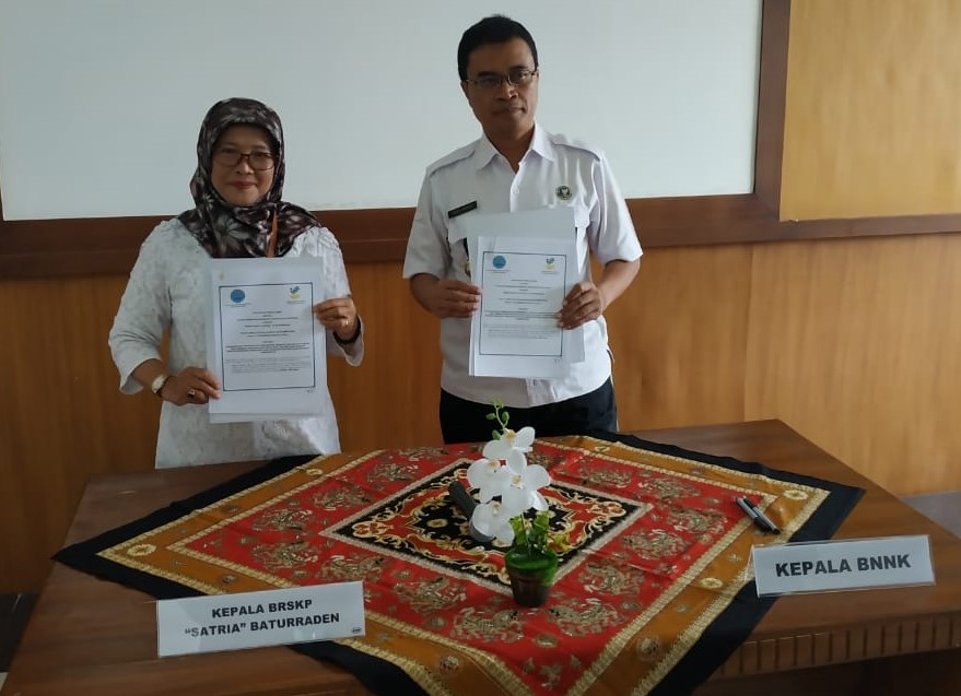 Penandatanganan Perjanjian Kerja Sama antara BNN Kabupaten Banyumas dengan BRSKP NAPZA "Satria" Baturraden Penandatanganan Perjanjian Kerja Sama antara BNN Kabupaten Banyumas dengan BRSKP NAPZA "Satria" Baturraden