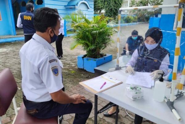 Kegiatan Tes Urine bagi Pengemudi PO Damri Purwokerto