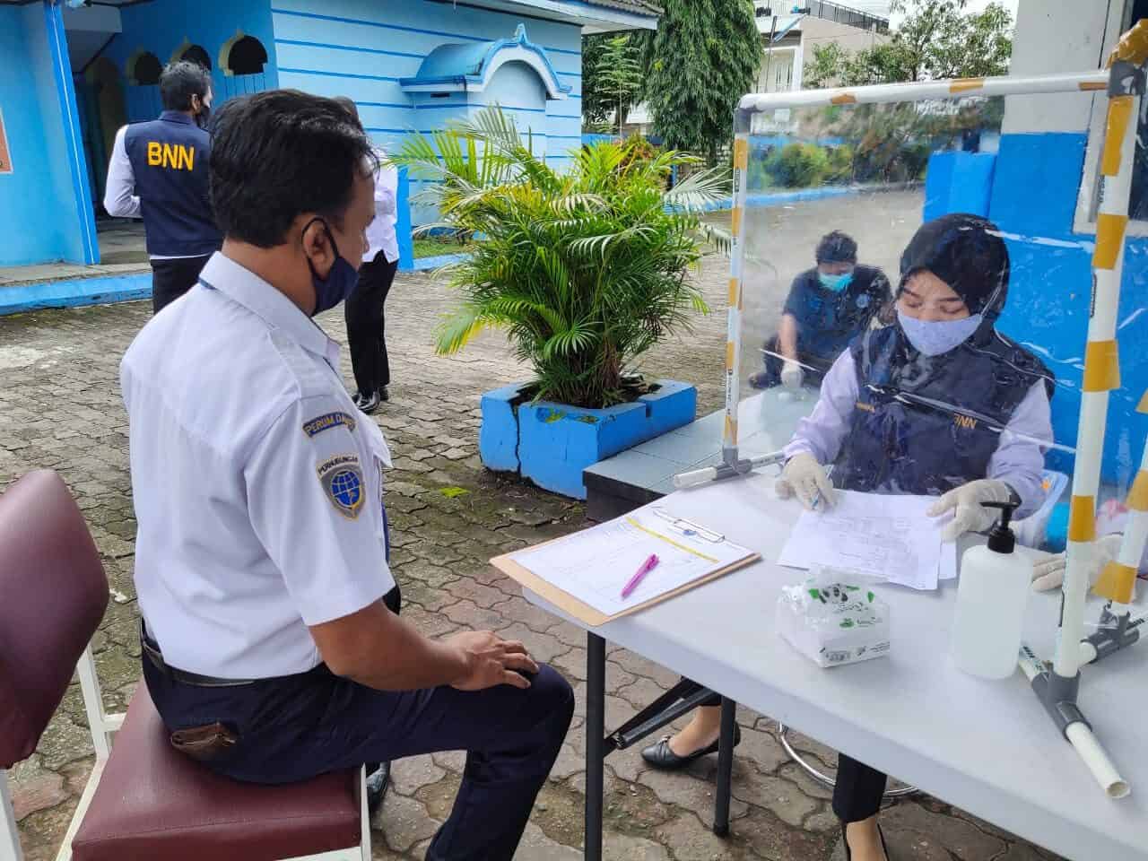 Kegiatan Tes Urine bagi Pengemudi PO Damri Purwokerto Kegiatan Tes Urine bagi Pengemudi PO Damri Purwokerto