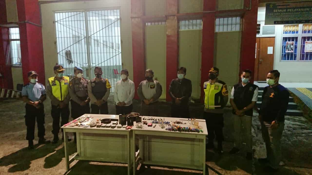 Razia Gabungan LAPAS Kelas II A Purwokerto Kegiatan Razia Gabungan LAPAS Kelas II A Purwokerto