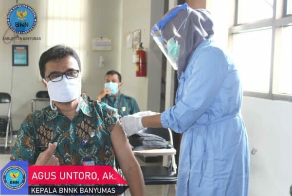 Vaksinasi Covid-19 Kepada Pegawai BNNK Banyumas Vaksinasi Covid-19 Kepada Pegawai BNNK Banyumas