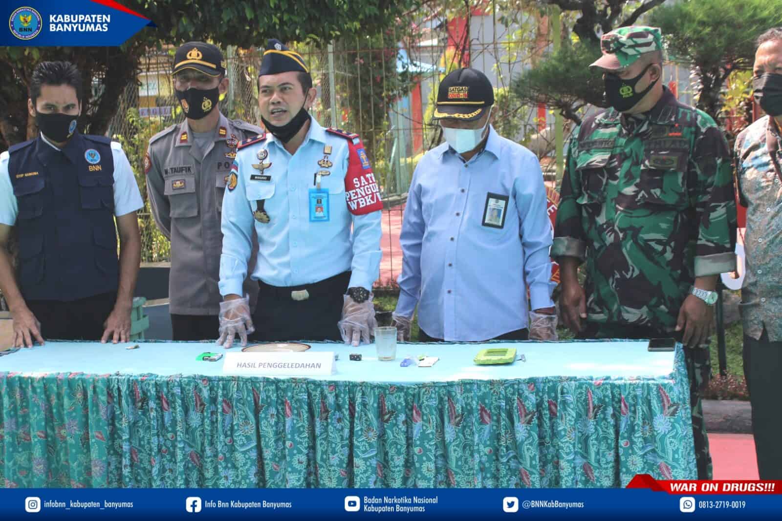BNN Kabupaten Banyumas Gelar Tes Urine di Rutan Kelas II B Banyumas BNN Kabupaten Banyumas Gelar Tes Urine di Rutan Kelas II B Banyumas