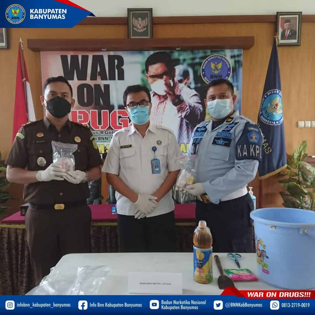 Sinergi Tim BNN Kabupaten Banyumas bersama dengan Lapas Purwokerto dan Kejaksaan Negeri Banyumas dalam Pemusnahan Barang Bukti Narkoba Sinergi Tim BNN Kabupaten Banyumas bersama dengan Lapas Purwokerto dan Kejaksaan Negeri Banyumas dalam Pemusnahan Barang Bukti Narkoba