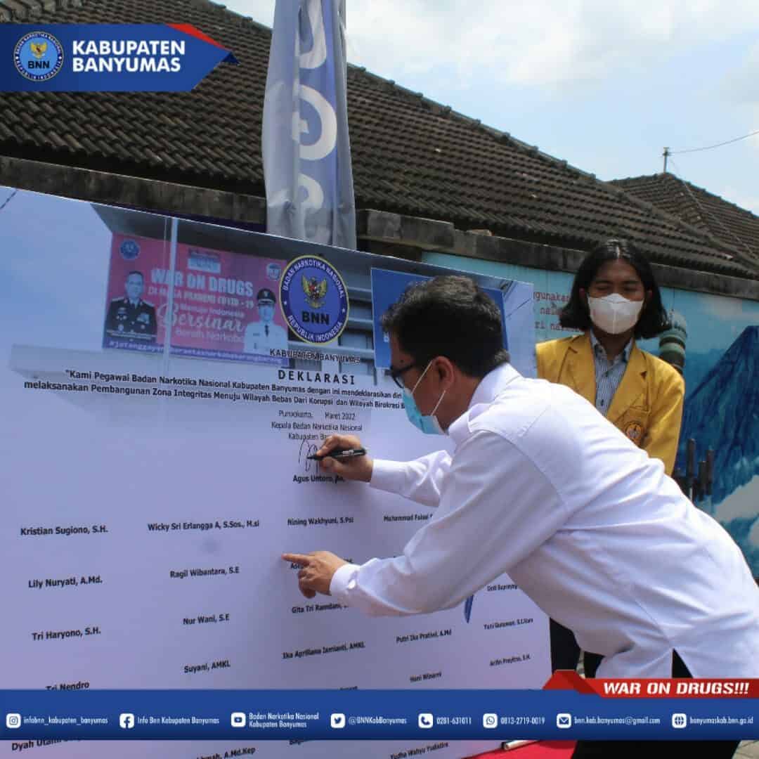 Penandatanganan Pakta Integritas BNNK Banyumas Mewujudkan Zona Integritas Dalam Rangka Menuju WBK/WBBM Penandatangan Pakta Integritas BNNK Banyumas Mewujudkan Zona Integritas Dalam Rangka Menuju WBK/WBBM