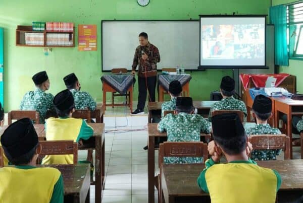 BNNK Banyumas Berikan Penyuluhan Narkoba Kepada Siswa MTs Ma'arif NU 1 Cilongok