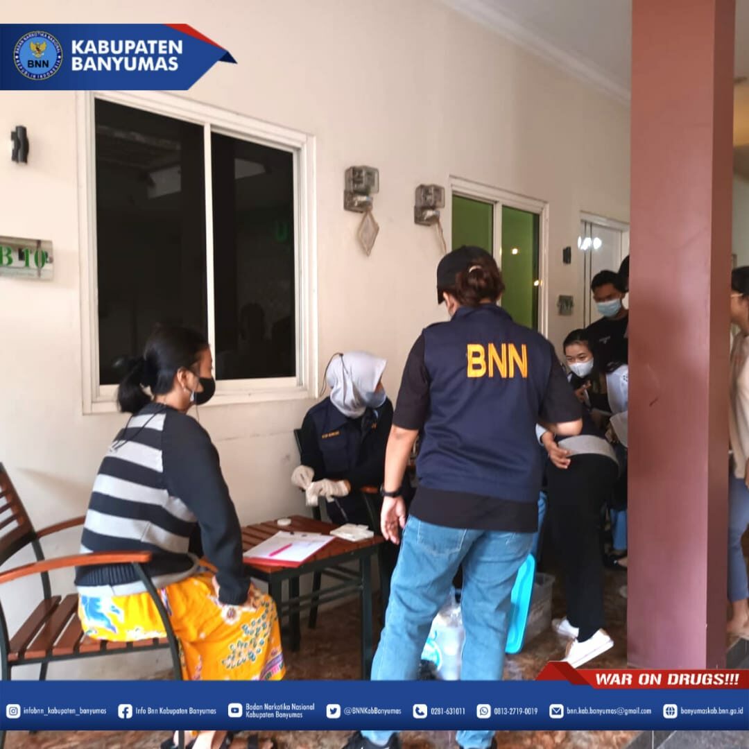 BNNK Banyumas Bersama Tim Gabungan Gelar Razia Kos Rawan Narkoba BNNK Banyumas Bersama Tim Gabungan Gelar Razia Kos Rawan Narkoba