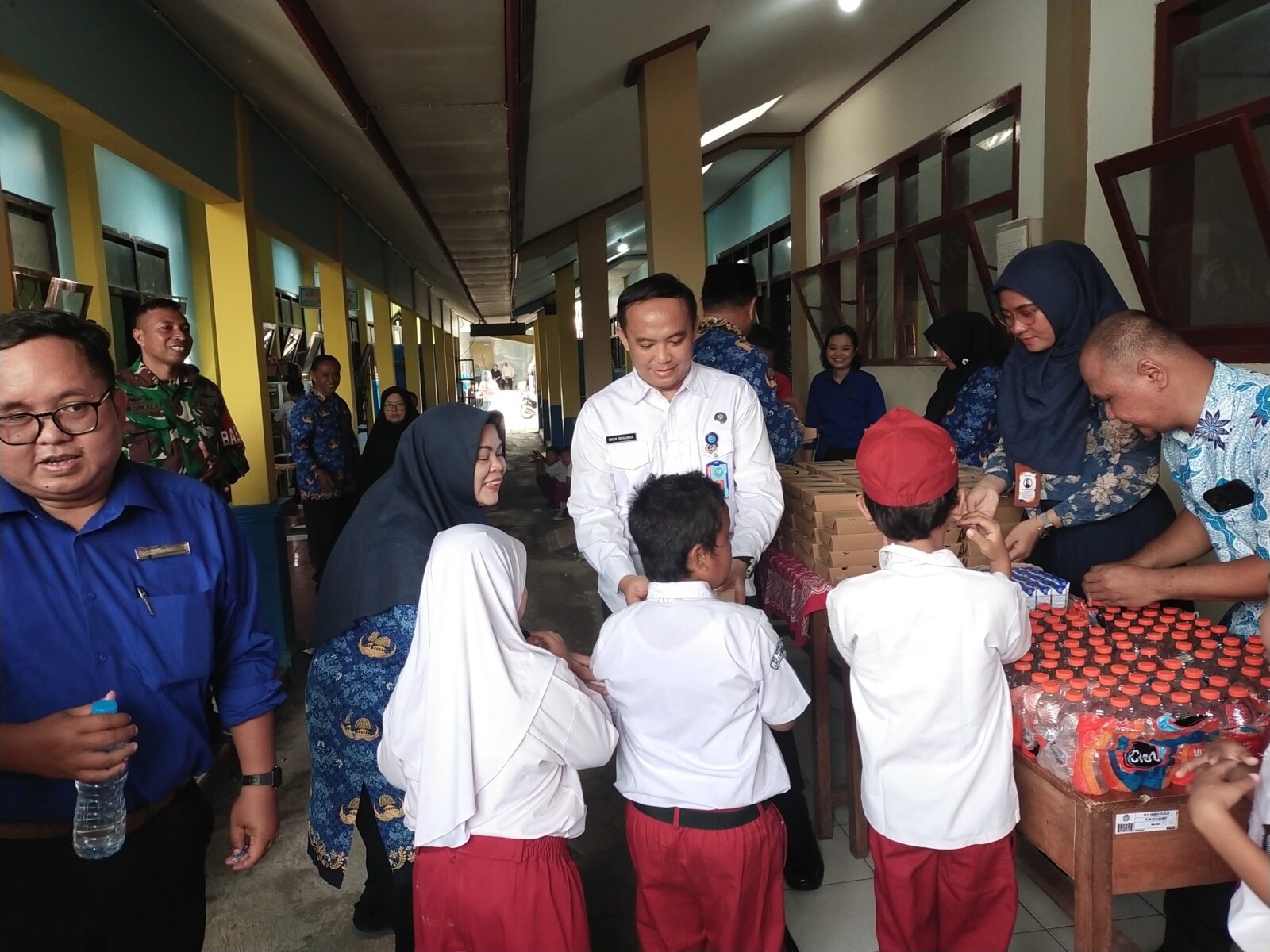 BNNK Banyumas Gelar Pembagian Makan Siang Gratis Kerja Sama dengan Hotel Meotel BNNK Banyumas Gelar Pembagian Makan Siang Gratis Kerja Sama dengan Hotel Meotel