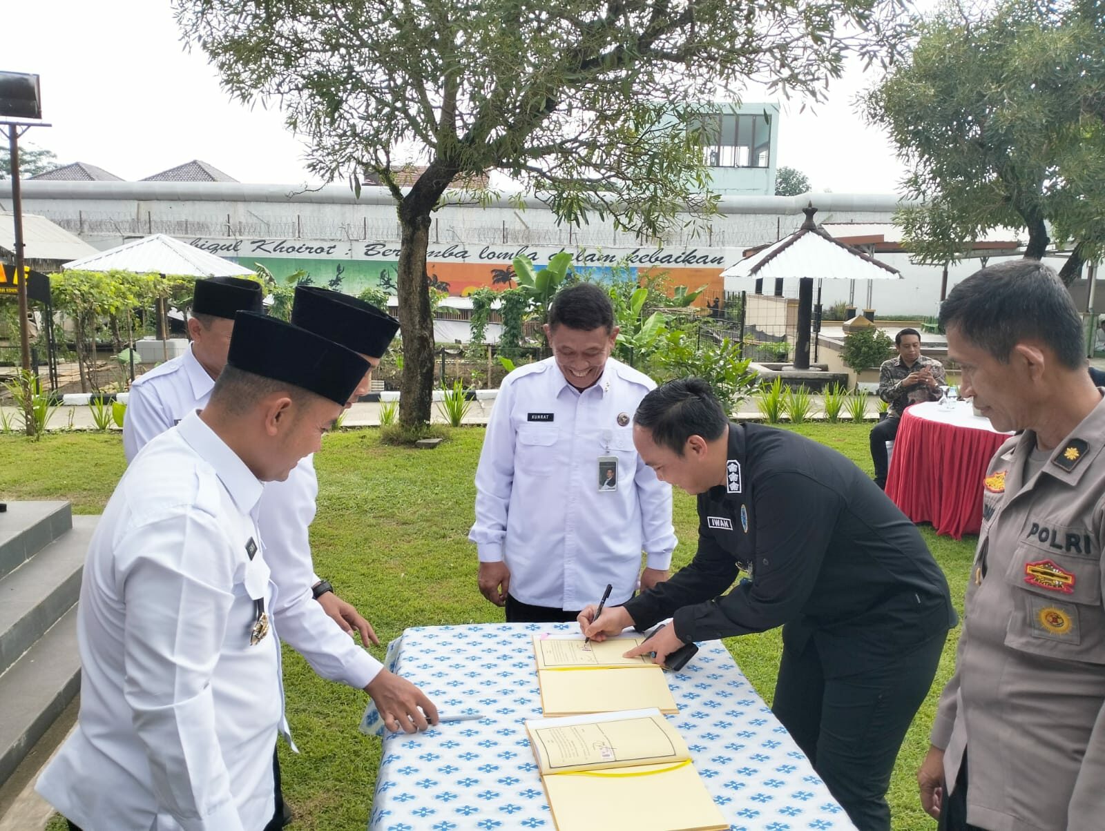 Pererat Kerja Sama, BNNK Banyumas Lakukan Penandatanganan Perjanjian Kerja Sama dengan Lapas Kelas IIA Purwokerto Pererat Kerja Sama, BNNK Banyumas Lakukan Penandatanganan Perjanjian Kerja Sama dengan Lapas Kelas IIA Purwokerto