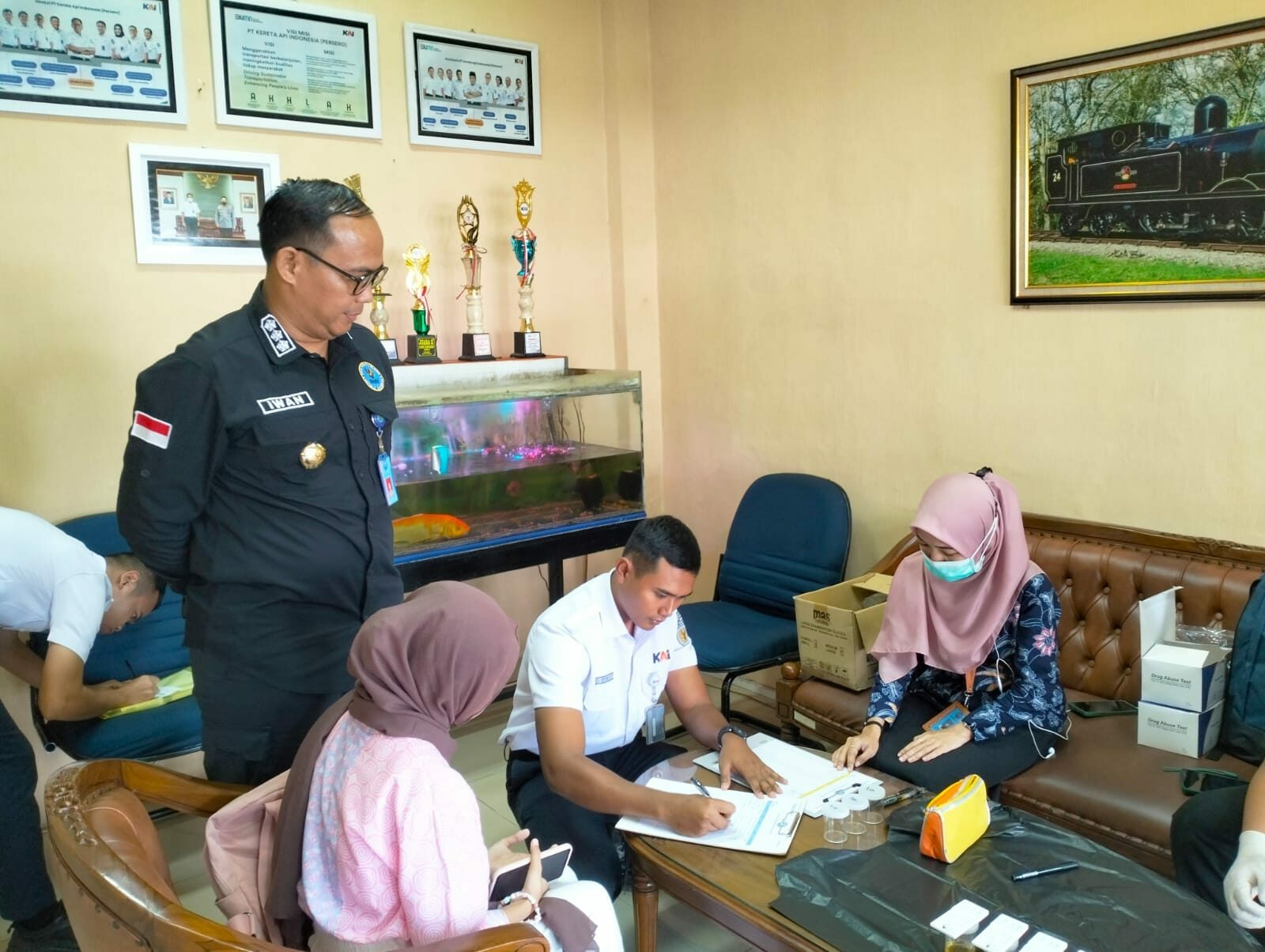 Jelang Arus Mudik Lebaran, Sejumlah Awak Sarana Perkeretaapian Dites Urine Mendadak Jelang Arus Mudik Lebaran, Sejumlah Awak Sarana Perkeretaapian Dites Urine Mendadak